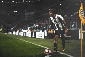 ac米兰中文官方网站-“亚戈·卡尔曼的突破性表现，助阿根廷美洲狮队重回顶级行列”