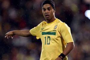 米兰 MILAN ESPORTS-76人主场新灯光系统首次启用获得一致好评，76人主场球衣