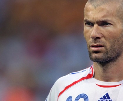 米兰体育网页版登录-C罗帽子戏法帮助球队大胜晋级欧冠八强，c罗帽子戏法对阵球队